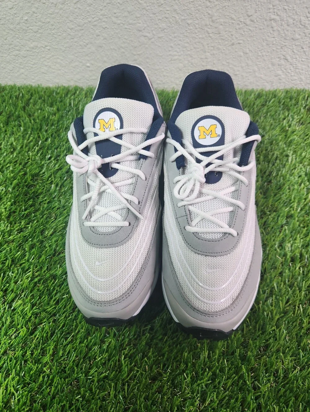 Nike University Michigan Air Max Verse Shoes Sz 7 M / 8.5 W New IB3222-100